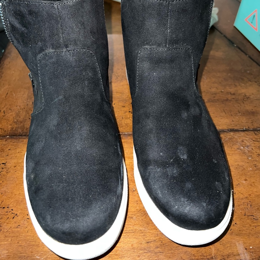 Izod Mila Suede Zip up Ankle Boots size 7